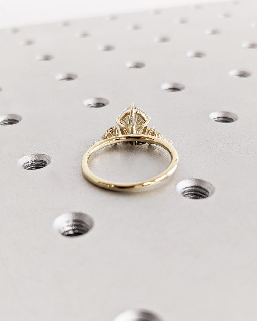 Vintage Pear Cut Moissanite Engagement Ring Solid Gold Unique Snowdrift 6 Prongs Engagement Ring Cluster Wedding Women Bridal Solitaire Ring