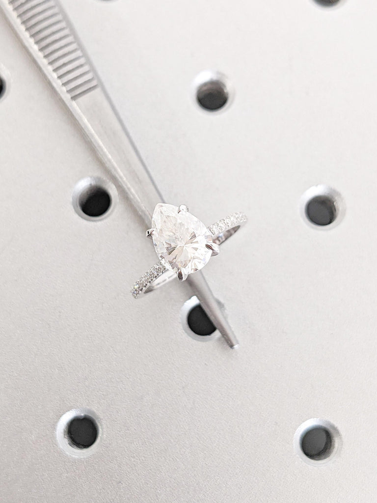 Pear Cut Moissanite Engagement Rings for Women
