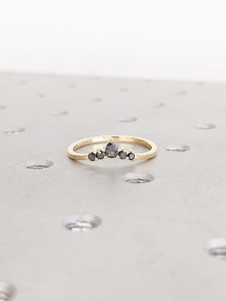 Womens Wedding Band, Salt and Pepper Diamond Wedding Band, Dainty 18k Gold Ring, Art Deco Wedding Ring, Unique Diamond Ring, Stackable Ring