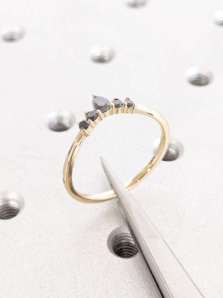 Womens Wedding Band, Salt and Pepper Diamond Wedding Band, Dainty 18k Gold Ring, Art Deco Wedding Ring, Unique Diamond Ring, Stackable Ring