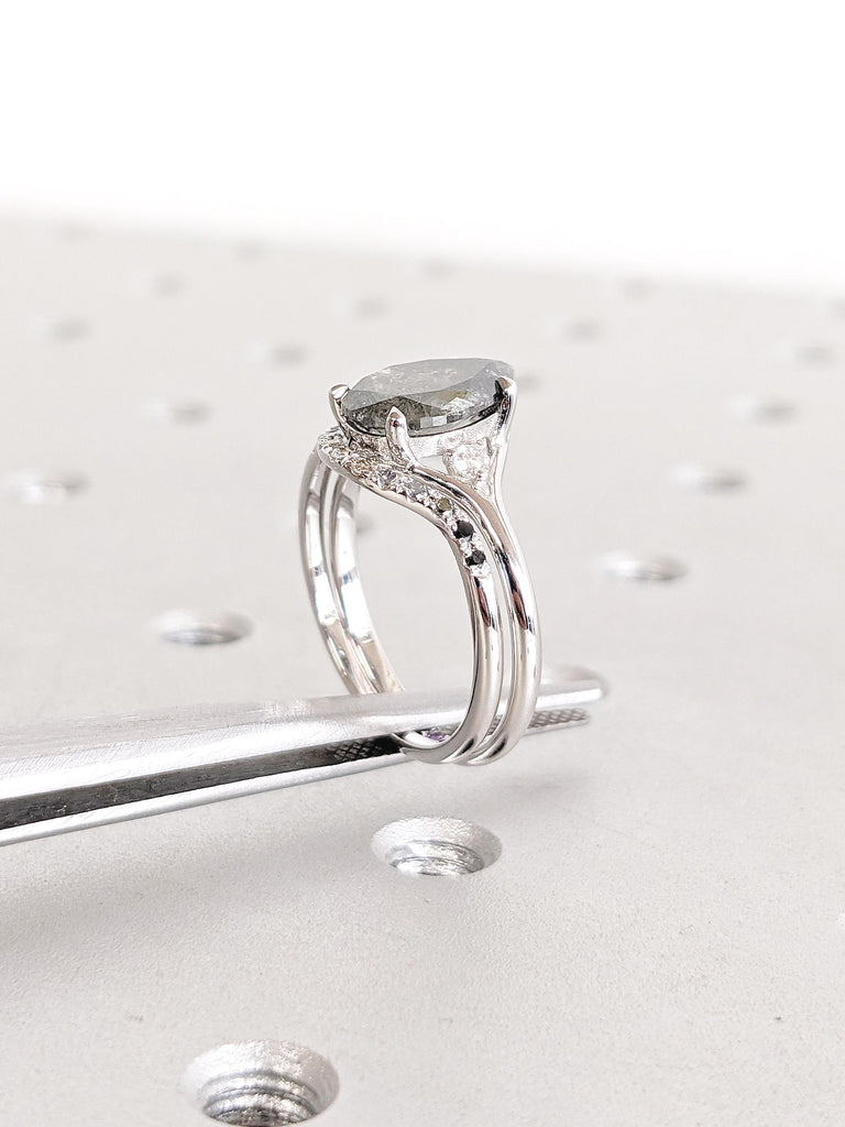 Raw Salt and Pepper Diamond Ring Set, Split Shank Ring, 14k Gold Wedding Ring Set, Pear Ring, Diamond Wedding Band, Stacking Rings for Women