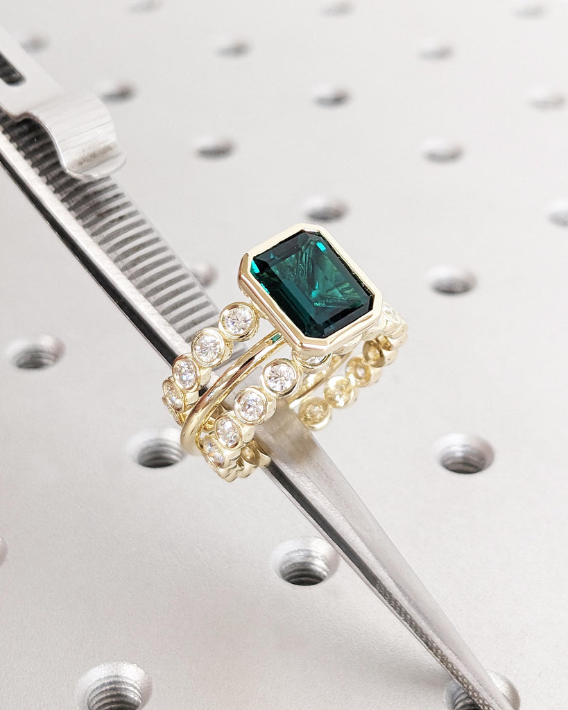Unique 3 Piece Bridal Ring Set - Vintage Art Deco Engagement Ring Set - Bezel Set Emerald Anniversary Ring Moissanite Wedding Band Eternity