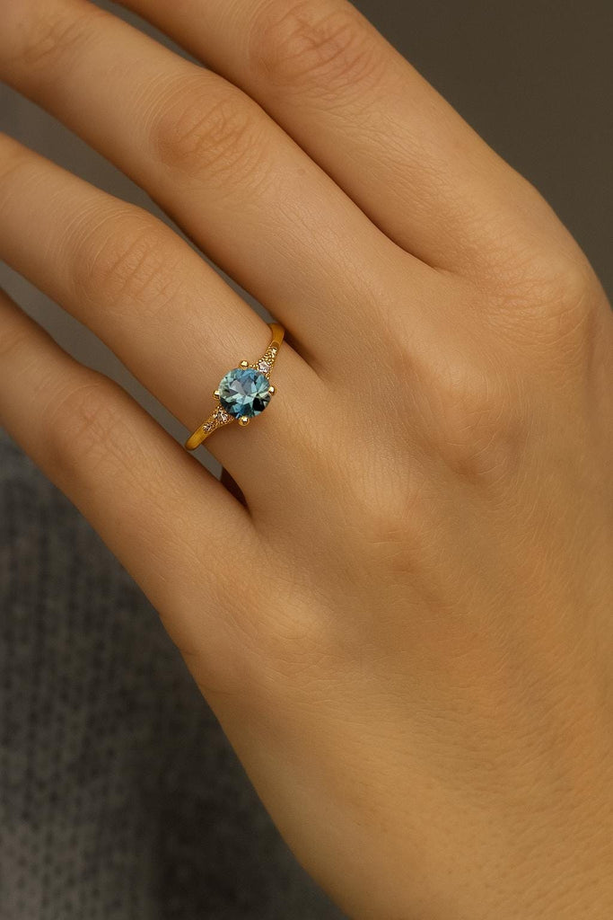 Vintage Wedding Ring, Petite Ring, Womens Ring