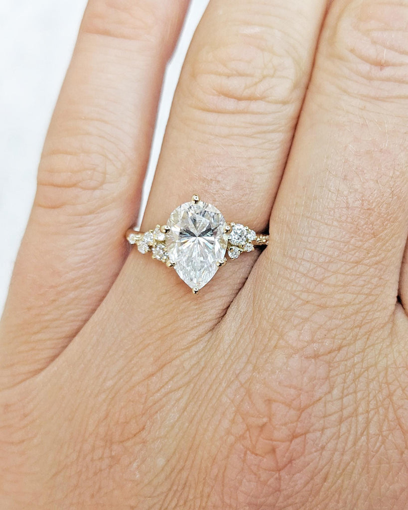 Vintage Pear Cut Moissanite Engagement Ring Solid Gold Unique Snowdrift 6 Prongs Engagement Ring Cluster Wedding Women Bridal Solitaire Ring