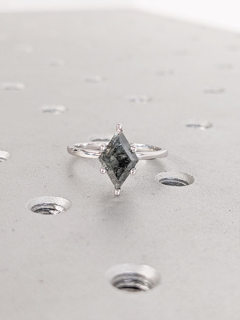 Vintage Salt and Pepper Diamond Ring, Kite Cut Engagement Ring, Hidden Diamond Ring, 18k Gold Promise Ring for Her, Kite Ring, Gift for Her