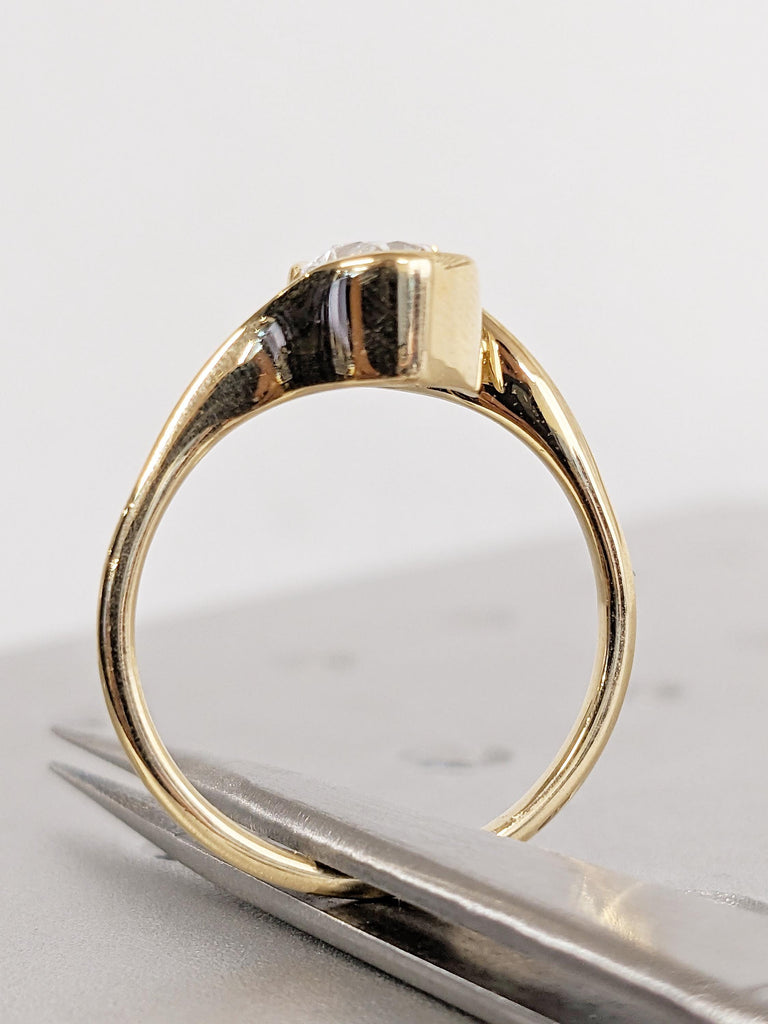 Lab Grown Diamond Engagement Ring, 18k Yellow Gold Bezel Set Ring, Bypass Engagement Rings, Oval Solitaire Ring, Anniversary Gift for Mom