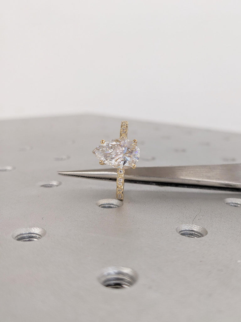 Pear Cut Moissanite Engagement Ring, 18k Solid Gold Ring, Pear Moissanite Ring, Milgrain Wedding Ring, Handmade Ring, Unique Gift for Mom