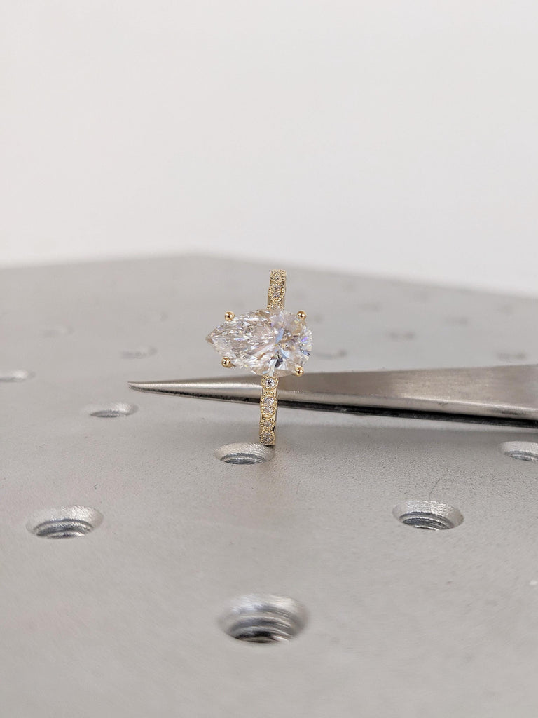 Unique Moissanite Rings for Women, 18k Gold Milgrain Ring, Vintage Engagement Ring, Pear Cut Moissanite Ring, Personalized Ring, Bridal Gift