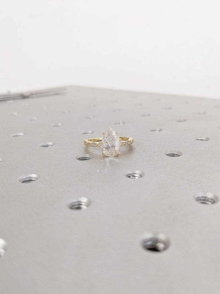 Pear Engagement Ring, Lab Grown Diamond Ring, Milgrain 18k Yellow Gold Promise Ring, Dainty Diamond Ring, Vintage Style Ring, Gift for Wife