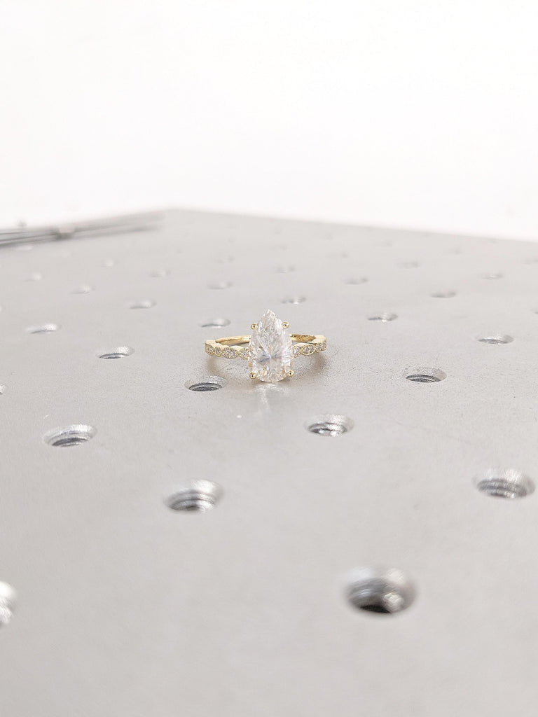 Lab Grown Diamond Engagement Ring, Pear Shaped Ring, 18k Solid Gold Diamond Ring, Art Deco Anniversary Ring, Unique Statement Ring for Women