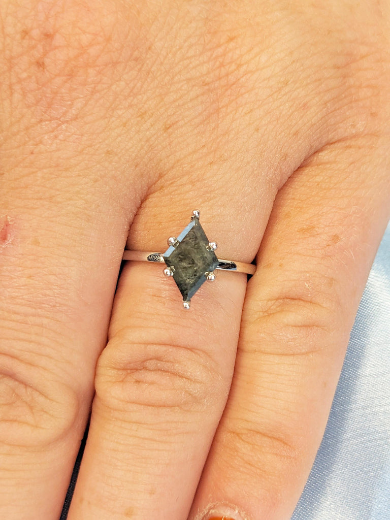 Hidden Diamond Ring, Kite Ring