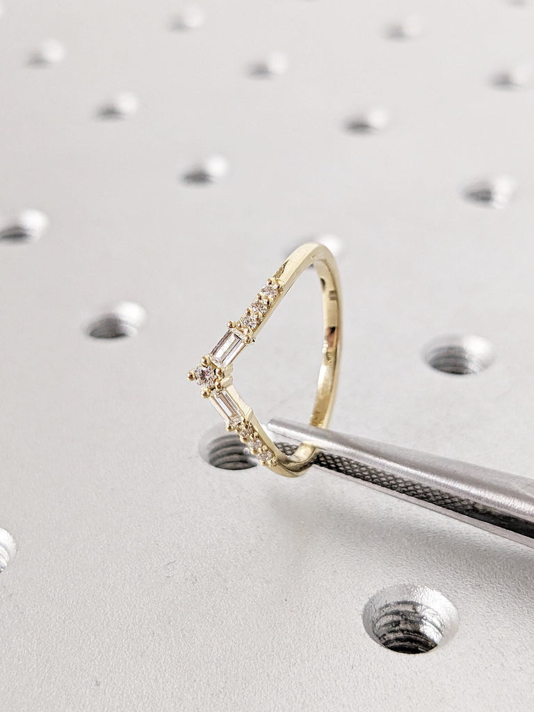 Curved Wedding Ring, Baguette Cut Diamond, Women&#39;s Wedding Band, Gold Baguette Ring
