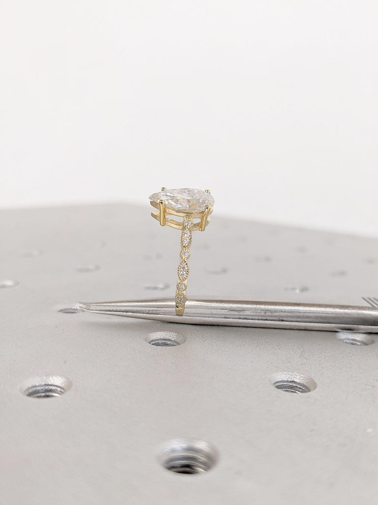Pear Cut Moissanite Engagement Ring, 18k Solid Gold Ring, Pear Moissanite Ring, Milgrain Wedding Ring, Handmade Ring, Unique Gift for Mom