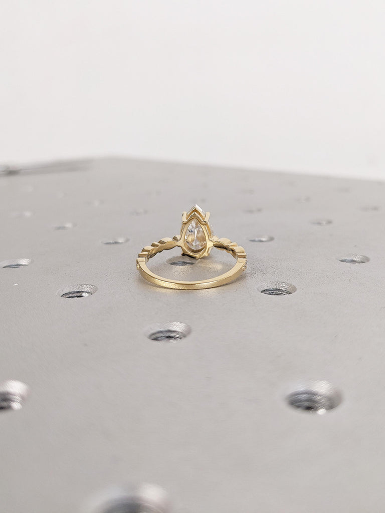 Pear Cut Moissanite Engagement Ring, 18k Solid Gold Ring, Pear Moissanite Ring, Milgrain Wedding Ring, Handmade Ring, Unique Gift for Mom