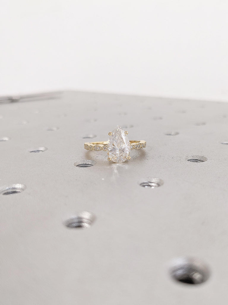 Pear Cut Moissanite Engagement Ring, 18k Solid Gold Ring, Pear Moissanite Ring, Milgrain Wedding Ring, Handmade Ring, Unique Gift for Mom