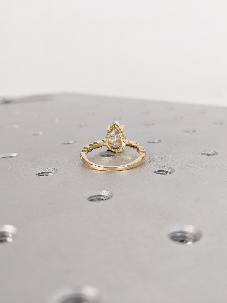 Pear Engagement Ring, Lab Grown Diamond Ring, Milgrain 18k Yellow Gold Promise Ring, Dainty Diamond Ring, Vintage Style Ring, Gift for Wife