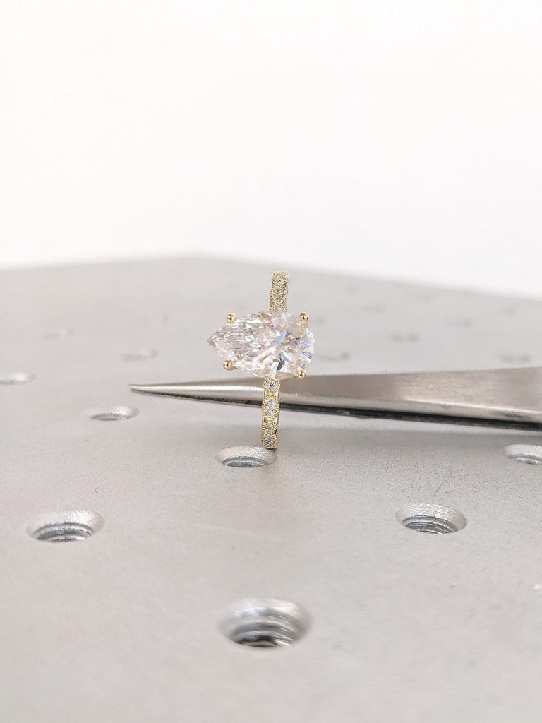 Pear Cut Engagement Ring, 18k Gold Ring, 2.5ct Lab Diamond Ring, Handmade Rings, Pear Diamond Ring, Birthday Gifts for Her, Wedding Rings