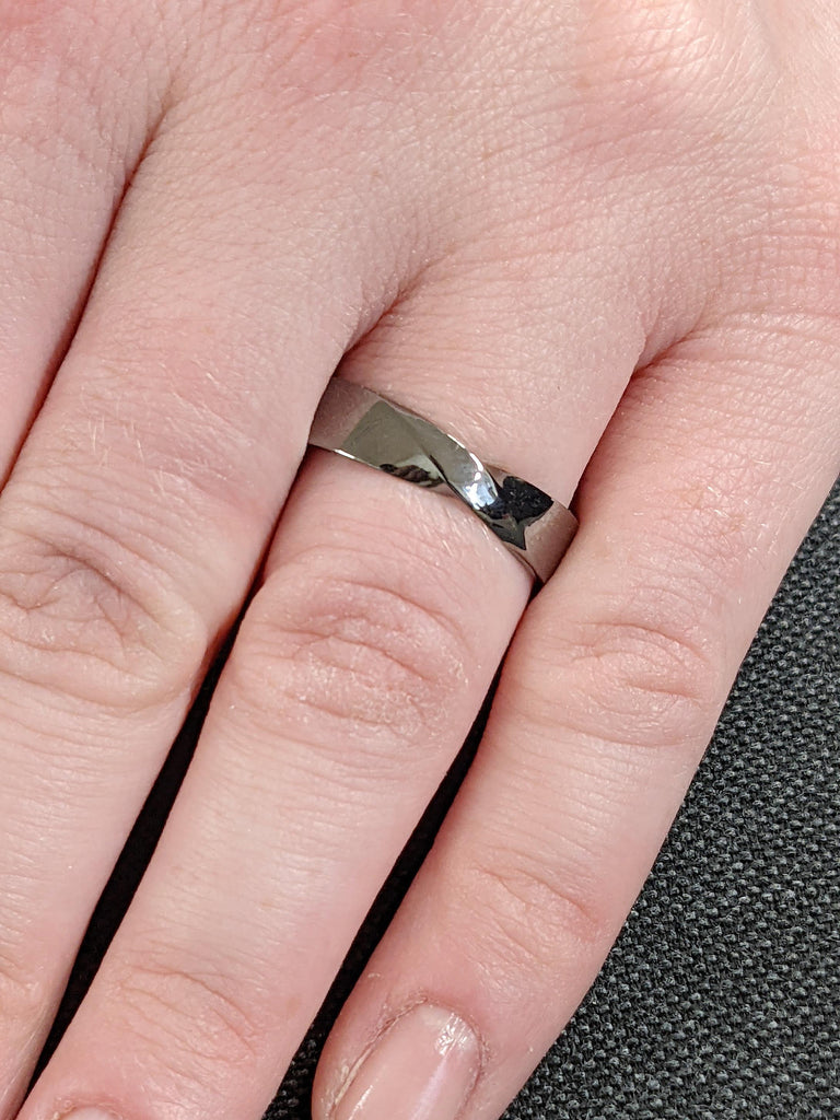 Classic 14K Solid Black Gold Men's Wedding Ring, Mobius Style 5mm Wedding Ring, Minimalist Clean Engagement Band, Twisted Men's Mobius Ring