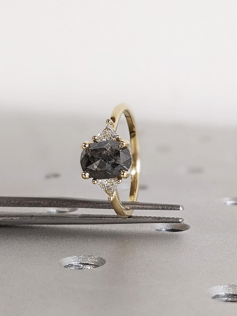 14K Solid Yellow Gold Raw Salt and Pepper Bridal Engagement Ring, Trillion Cut White Diamond Gold Band, Round Cut Salt & Pepper Wedding Ring