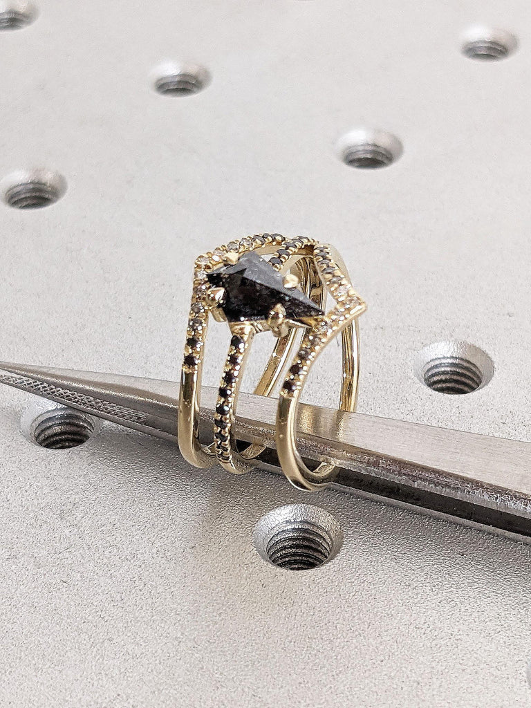 Salt and Pepper Bridal Jewelry Set Kite Shape Ring | Diamond Stacking Ring | Vintage Yellow Gold Wedding Ring | Curved Diamond Wedding Band