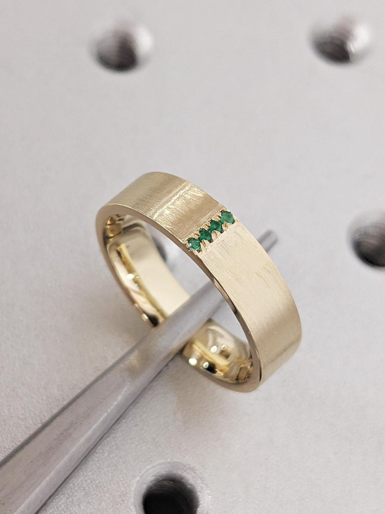 14K Solid Yellow Gold Green Emerald Cut Men's Wedding Band, Round Cut Emerald Brushed Finished Engagement Ring, Simple 5mm Gold Band For Him