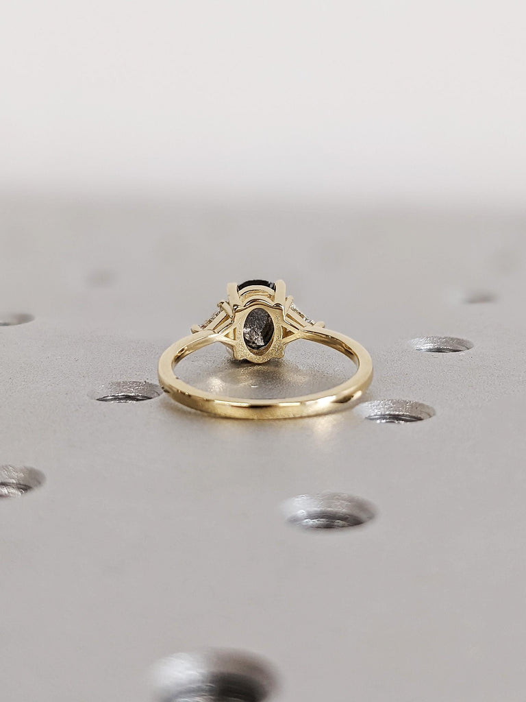 14K Solid Yellow Gold Raw Salt and Pepper Bridal Engagement Ring, Trillion Cut White Diamond Gold Band, Round Cut Salt & Pepper Wedding Ring