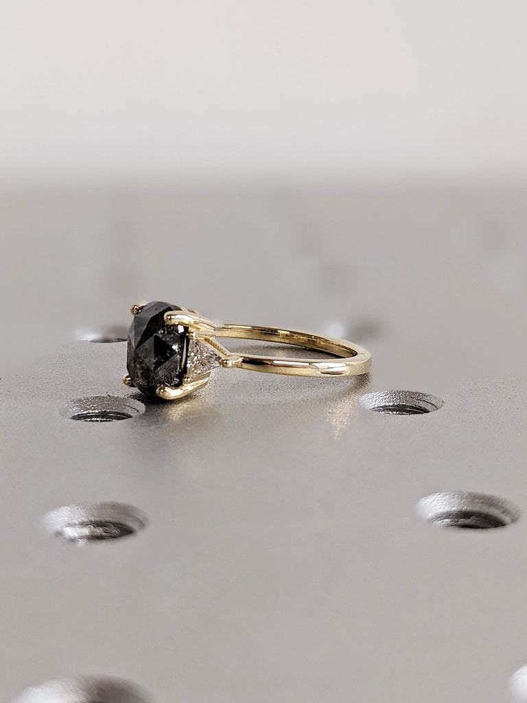 14K Solid Yellow Gold Raw Salt and Pepper Bridal Engagement Ring, Trillion Cut White Diamond Gold Band, Round Cut Salt & Pepper Wedding Ring