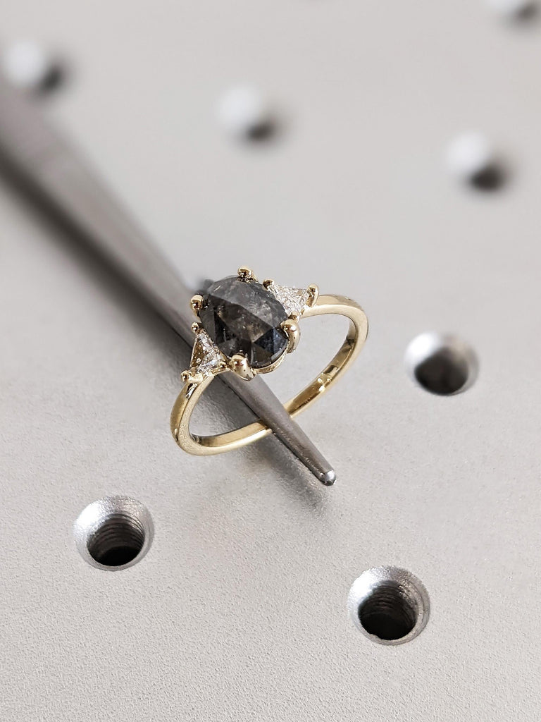 14K Solid Yellow Gold Raw Salt and Pepper Bridal Engagement Ring, Trillion Cut White Diamond Gold Band, Round Cut Salt & Pepper Wedding Ring