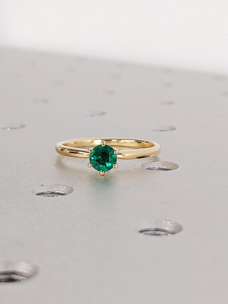 Dainty Green Lab Emerald Women's Engagement Ring, 18K Solid Yellow Gold Round Cut Solitaire Wedding Band, Custom Bridal Wedding Jewelry