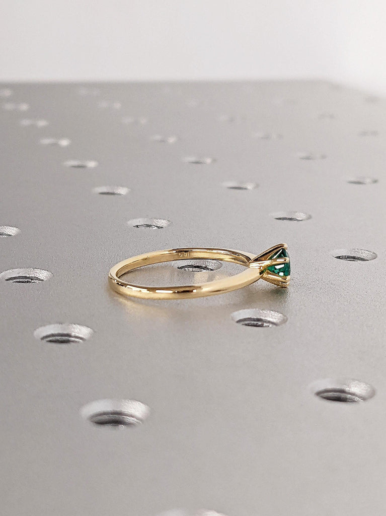 Dainty Green Lab Emerald Women's Engagement Ring, 18K Solid Yellow Gold Round Cut Solitaire Wedding Band, Custom Bridal Wedding Jewelry