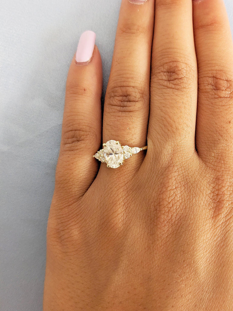 Lab Grown Diamond Engagement Ring, Oval Cut Ring, Lab Diamond Wedding Ring, 18k/14k Yellow Gold Promise Ring for Her, Cluster Diamond Ring