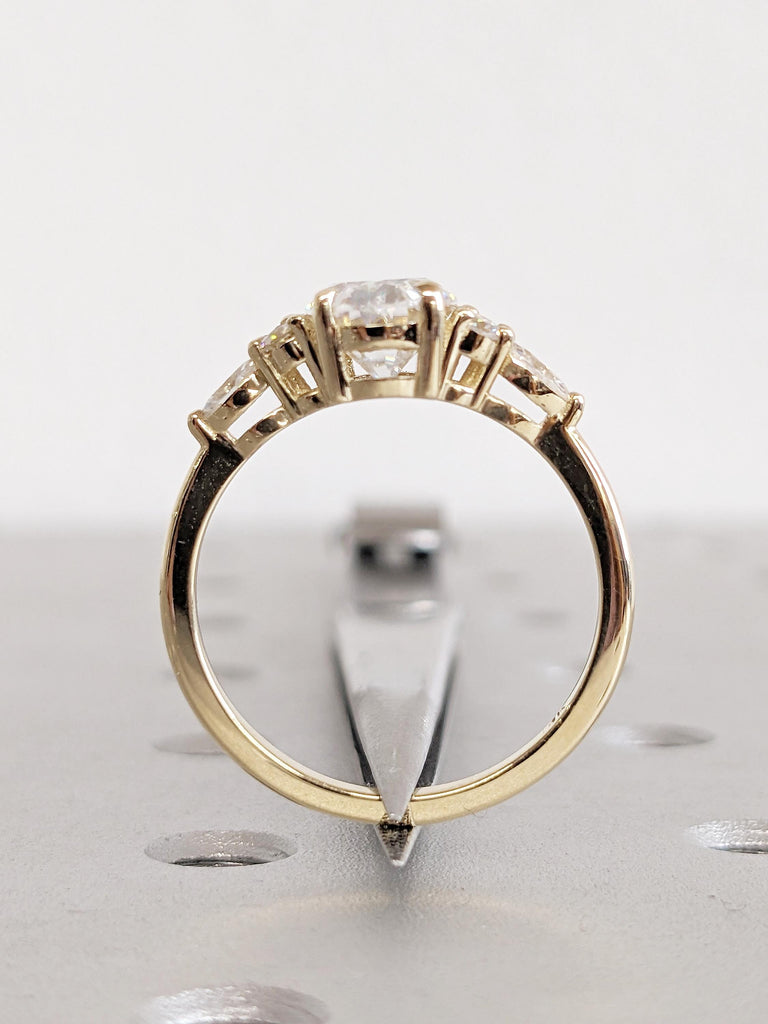 Lab Grown Diamond Engagement Ring, Oval Cut Ring, Lab Diamond Wedding Ring, 18k/14k Yellow Gold Promise Ring for Her, Cluster Diamond Ring