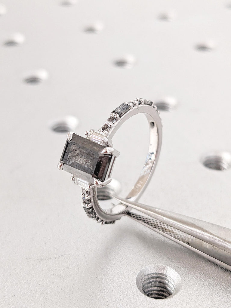 White Gold Ring, Round, Baguette Cut Diamond