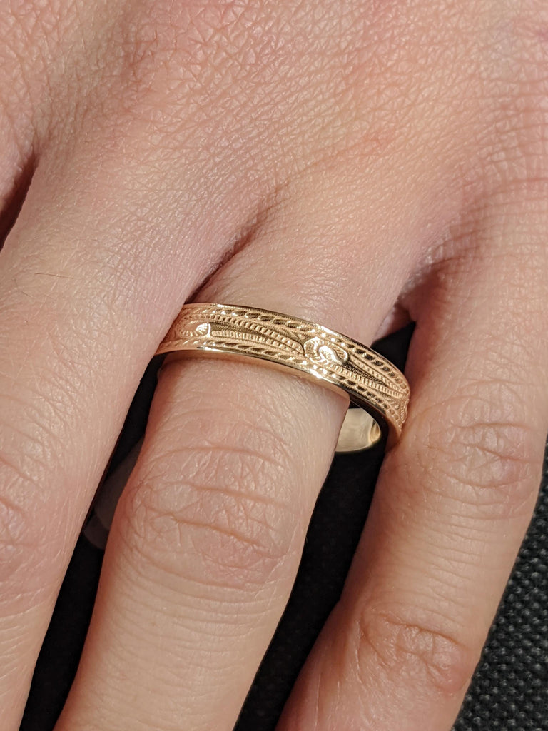 Vintage Ropes Engraved Rose Gold Wedding Band | Unique Texture Men’s Engagement Ring | 14K Solid Rose Gold Ring | Intricate Scroll Engraved