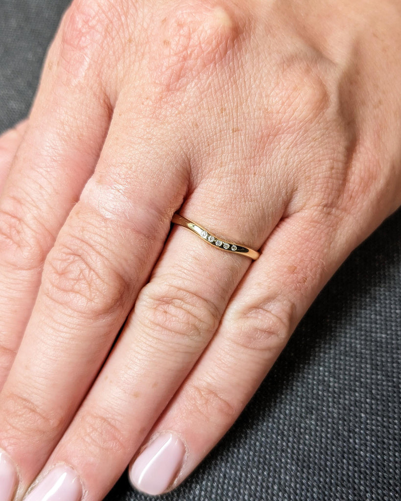Minimalist Diamond Wedding Band, Five Stone Anniversary Band, Tiny Diamond Wedding Ring, 2mm Thin Wedding Band 14K Gold Dainty Stacking Ring