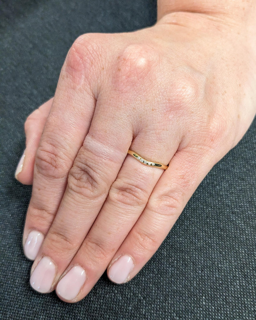 Minimalist Diamond Wedding Band, Five Stone Anniversary Band, Tiny Diamond Wedding Ring, 2mm Thin Wedding Band 14K Gold Dainty Stacking Ring