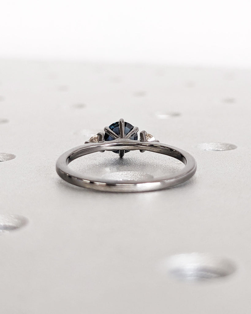 Peacock Sapphire Promise Ring Gold, Round Cut Engagement Dainty Sapphire Ring, Art Deco Ring, Green Gemstone Statement Ring Anniversary Gift