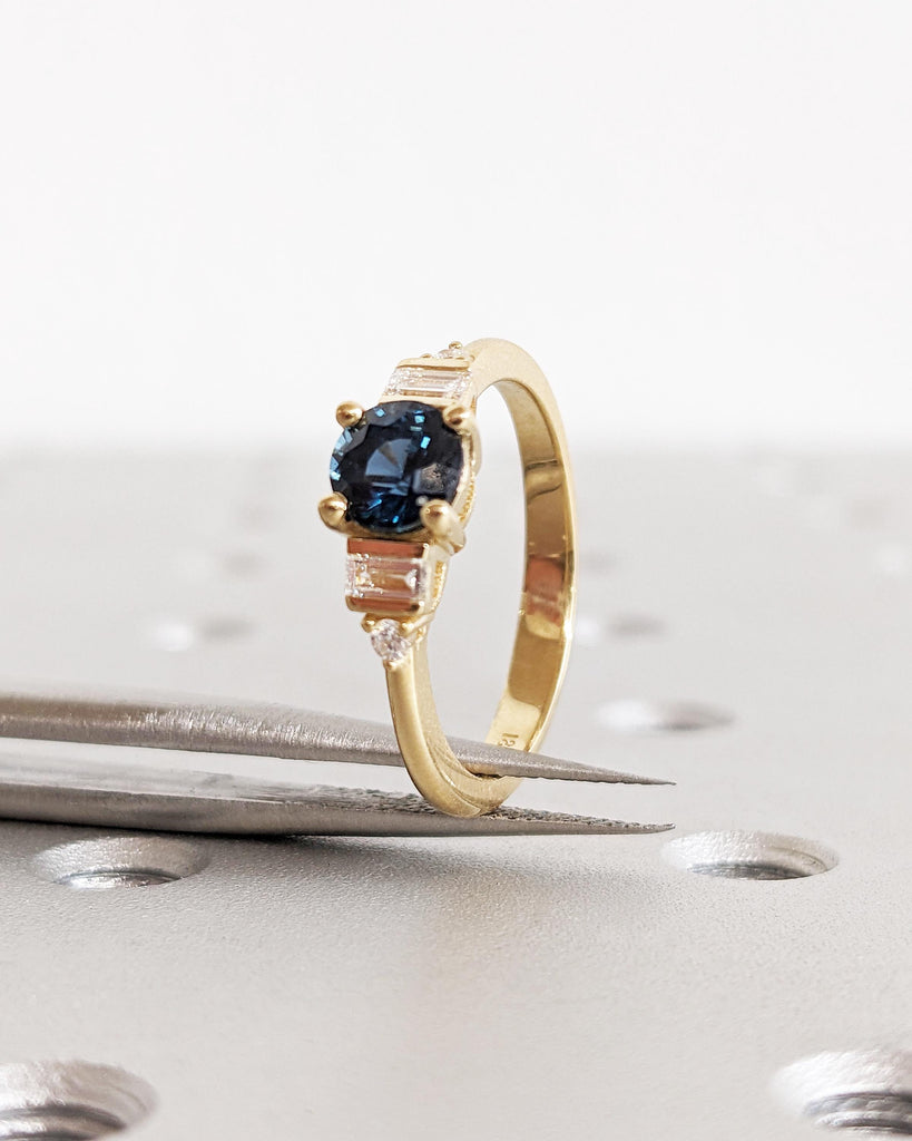 Petite Round cut Engagement Ring | 18k Gold Natural Sapphire Ring | Green Sapphire Gemstone Wedding Ring for Her | Dainty Minimalist Jewelry