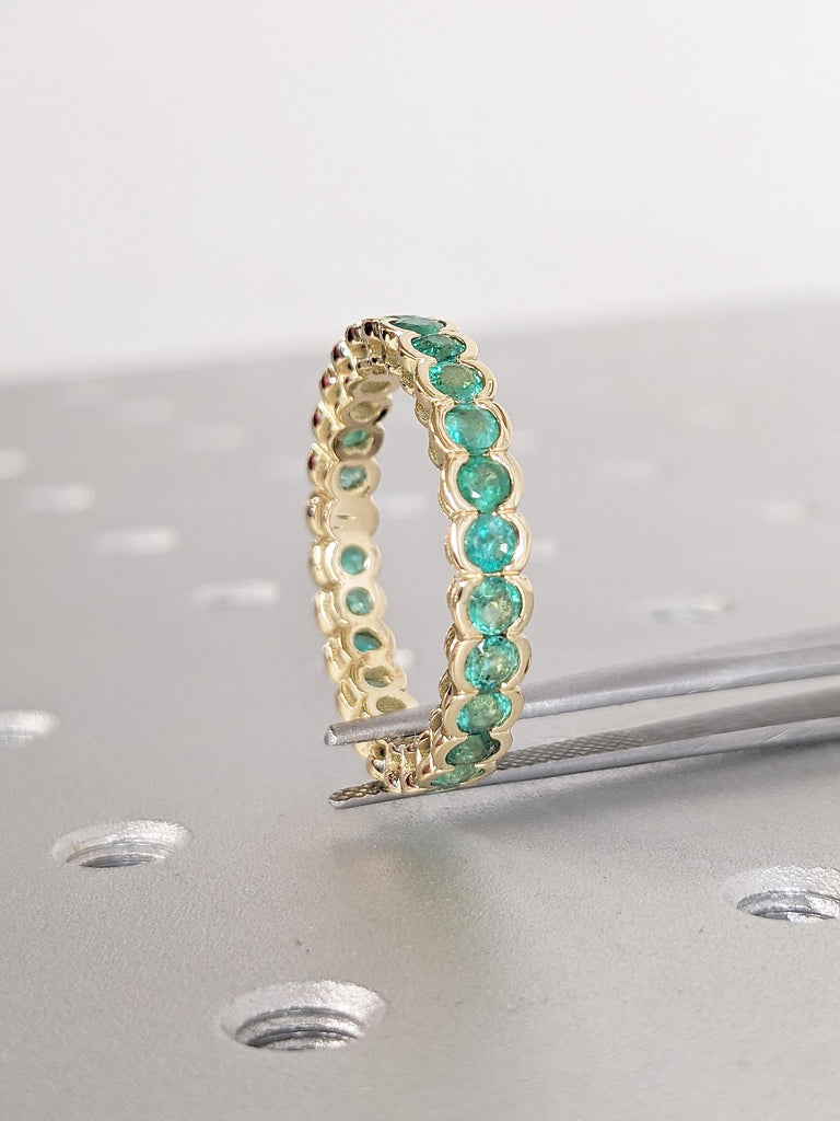 Vintage Emerald Ring for Women, 18k Yellow Gold Wedding Band, Bezel Ring, Eternity Ring