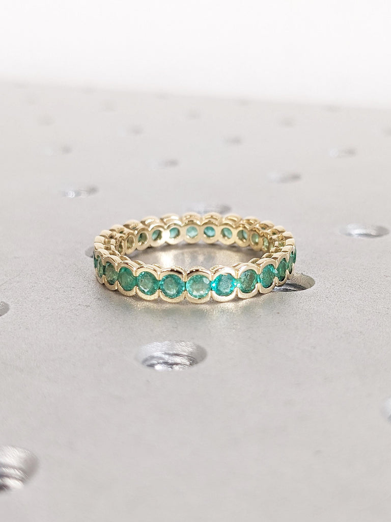 Vintage Emerald Ring for Women, 18k Yellow Gold Wedding Band, Bezel Ring, Eternity Ring