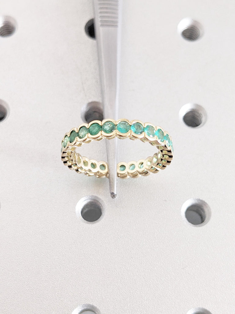 Vintage Emerald Ring for Women, 18k Yellow Gold Wedding Band, Bezel Ring, Eternity Ring