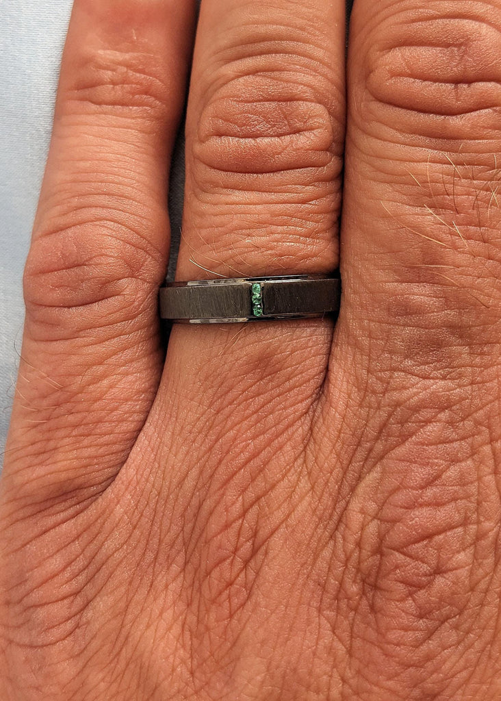 May Birthstone Green Emerald Ring | 14k Matte Black Gold Band / Stepped Edge BRUSHED Men&#39;s Wedding Band / Simple Wedding Ring His / Solid Gold Band
