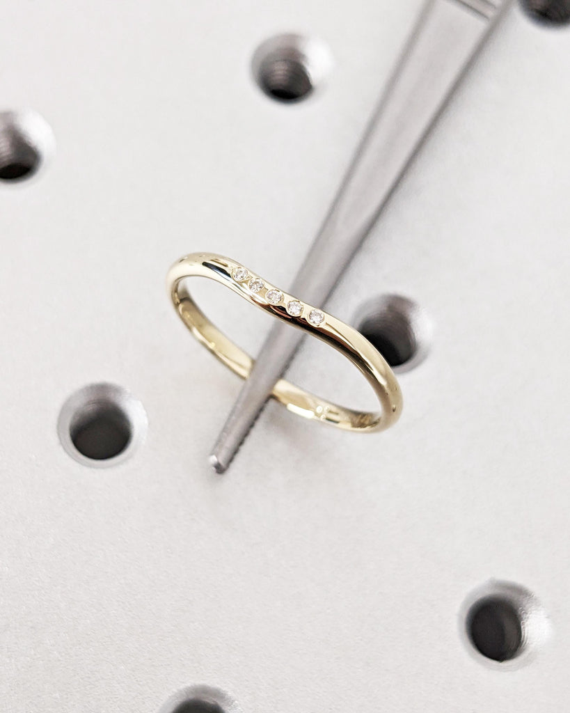 Minimalist Diamond Wedding Band, Five Stone Anniversary Band, Tiny Diamond Wedding Ring, 2mm Thin Wedding Band 14K Gold Dainty Stacking Ring