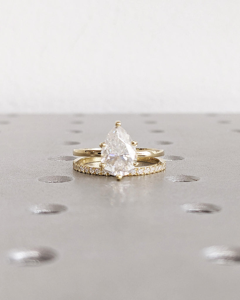 Pear Shaped Moissanite Engagement Ring Set / Teardrop Pear Solitaire Ring / Moissanite Wedding Band / Yellow White Rose Gold Bridal Ring Set
