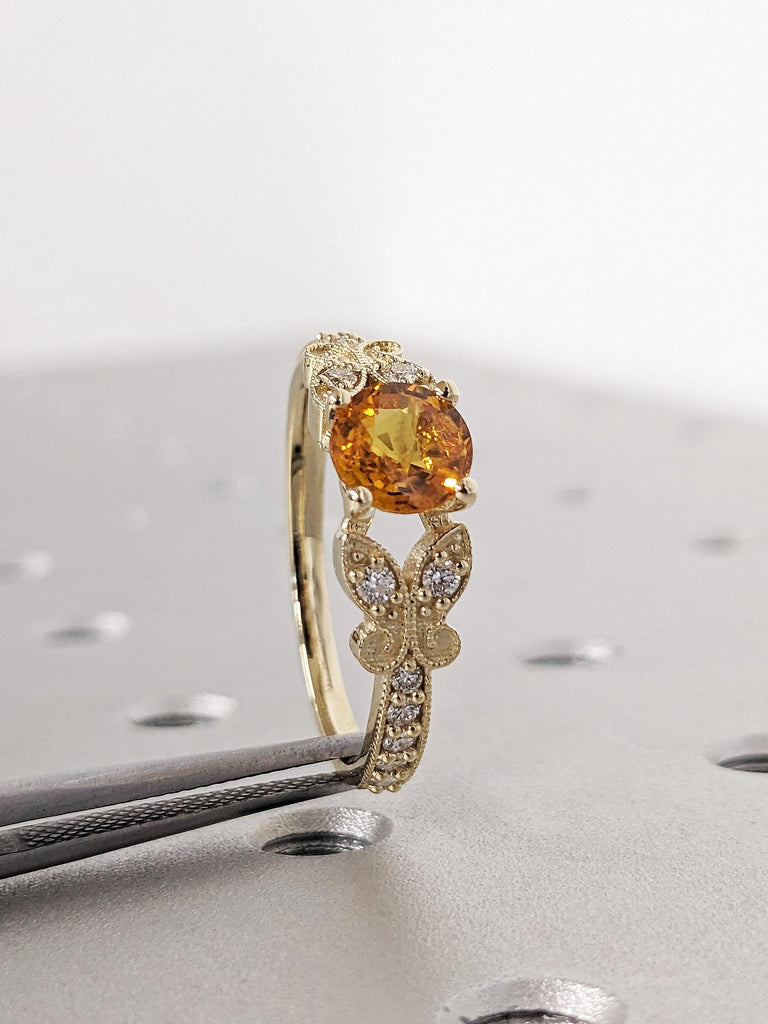 Vintage Round Cut Yellow Lab Sapphire Butterfly Milgrain Wedding Band, 14K Gold White Diamond Pavé Art Deco Ring