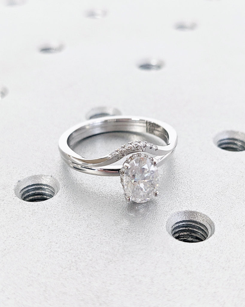 18K White Gold Diamond Ring, Dainty Diamond Crown Wedding Ring, Curved Moissanite Wedding Band, Simulated Diamond Ring, Contour Wedding Ring