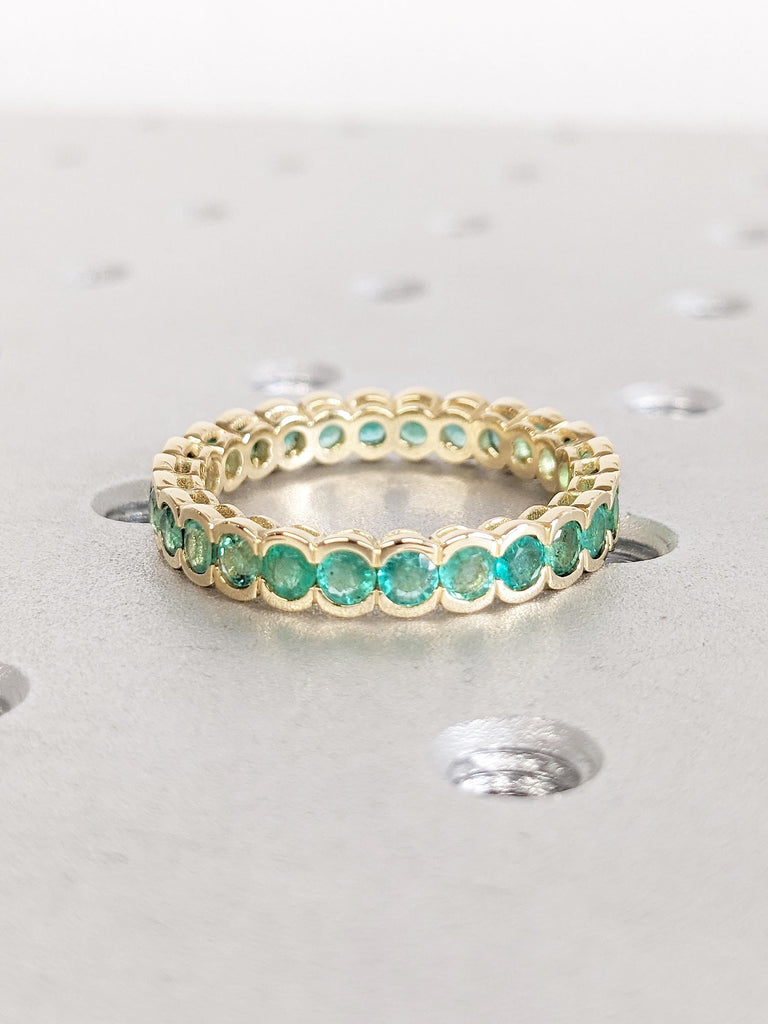 Vintage Emerald Ring for Women, 18k Yellow Gold Wedding Band, Bezel Ring, Eternity Ring