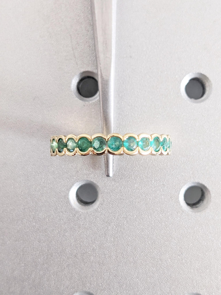 Vintage Emerald Ring for Women, 18k Yellow Gold Wedding Band, Bezel Ring, Eternity Ring