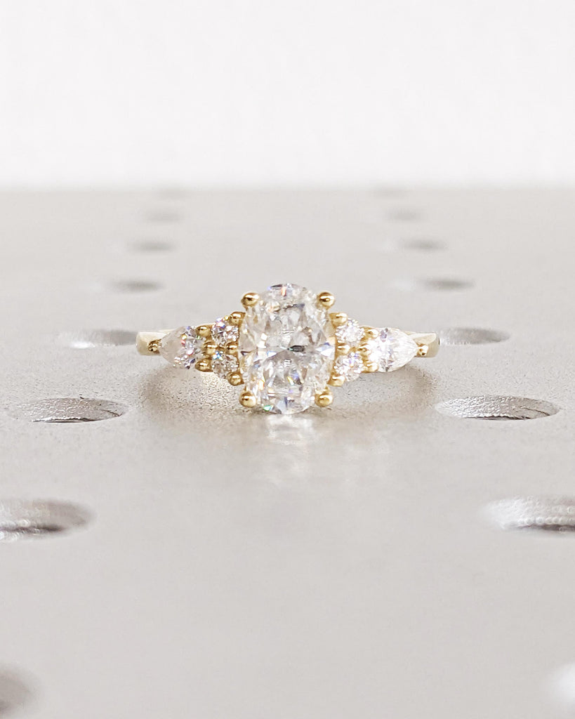 Art Deco Gold Ring, IGI Certified Lab Grown Diamond, Vintage Oval Lab Diamond Engagement Ring, Unique Cluster Vintage Wedding Ring for Women