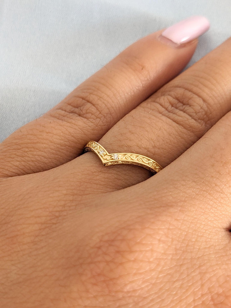 Curved Dainty V Diamond Promise Ring, Chevron Ring, 14k 18k Solid Gold Diamond V Band, Contour Band, Diamond V Wedding Band, Stacking Ring